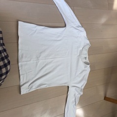 交渉中　カーディガンとTシャツの画像