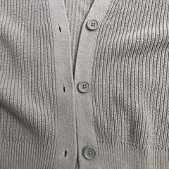 交渉中　カーディガンとTシャツの画像