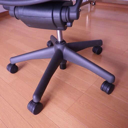 格安！店舗受け渡し可能　 ハーマンミラー AeronChair/アーロンチェア グラファイト/クラシック ポスチャーフィット サイズB