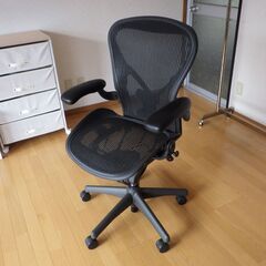 格安！店舗受け渡し可能　 ハーマンミラー AeronChair/アーロンチェア グラファイト/クラシック ポスチャーフィット サイズB AE113AWB PJG1BBBK3D01　札幌市内限定配送