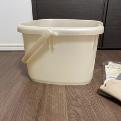 無料で差し上げます！足湯バケツ&冷え取り靴下3足の画像