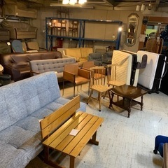 店内在庫多数あります！　モノココ円山店　二階家具コーナー紹介！　ソファー　ダイニングテーブル　チェア　レトロ　アンティーク　和箪笥　食器棚の画像