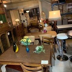 店内在庫多数あります！　モノココ円山店　二階家具コーナー紹介！　ソファー　ダイニングテーブル　チェア　レトロ　アンティーク　和箪笥　食器棚 − 北海道