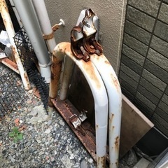 車止め　単管パイプと脚の画像