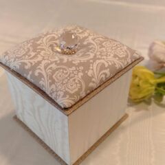人気のカルトナージュの基本が学べます♪ふた付きスクエアbox作りの画像