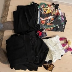 スーツ上下、Tシャツ、新品パンツなどの画像