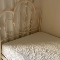 ローラアシュレイ セミダブルベッドフレーム