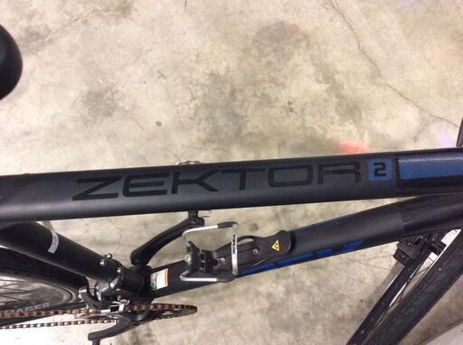 ✨?期間限定・特別価格?✨TREK ZEKTOR2 クロスバイク 中古自転車