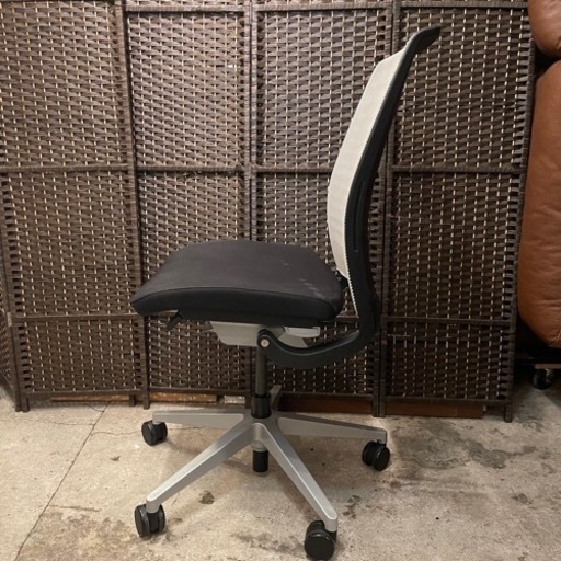 極美品　スチールケース　steelcase think シンク　チェア　アームレス　背面メッシュ　アルミポリッシュ　ランバーサポート 