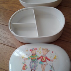 お弁当箱の画像