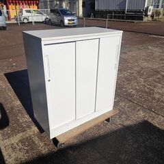 コクヨ　エディア　天板付き　３枚引違扉書庫『美品中古』鍵無し 　【リサイクルショップサルフ】