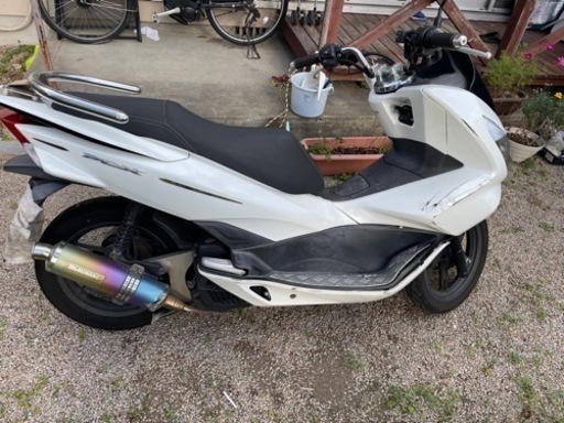 PCX125 jf56 カウル大きく破損ありの訳ありばいくです。