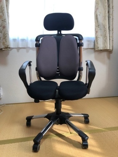 ハラニーチェ標準モデルの高機能チェアです。