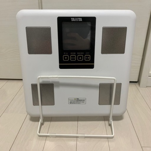 半額以下に値引き中！！　タニタ　体重計　2020年モデル　ダイエットにどうですか？