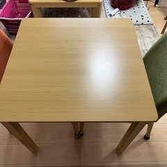 テーブルと椅子のセット