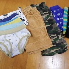 子供服　男の子　冬服　スーツ一式95　90数枚、他95と100　おまけつきの画像