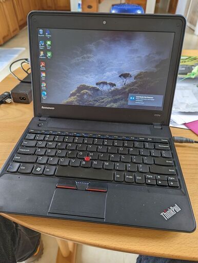ノートパソコン Lenovo X131E Windows Laptop- i3, 8gb RAM, 128gb SSD