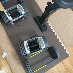 ブロックダンベル と台の画像