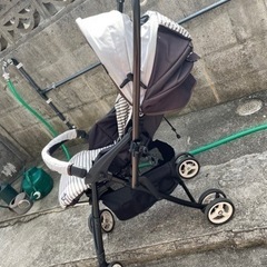combiコンビ ベビーカーの画像