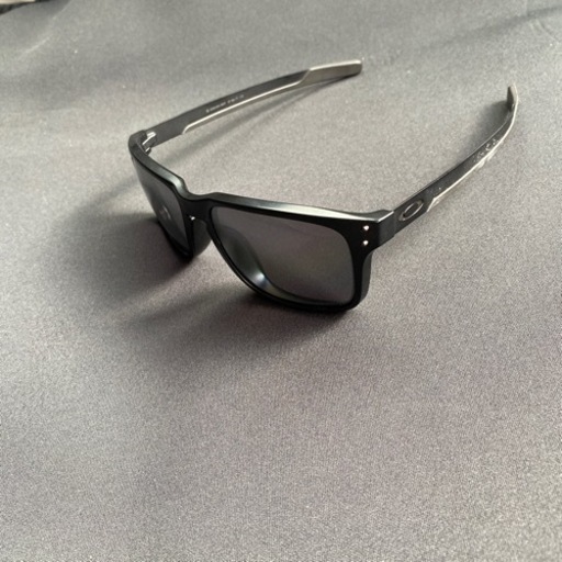 オークリーサングラス　HOLBROOK