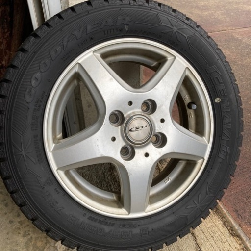 スタッドレスタイヤ<お譲り先決まりました>