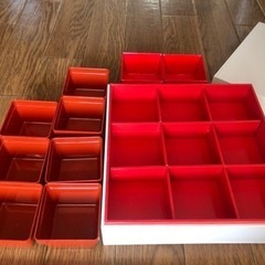 仕切りがたくさんある一段重の画像