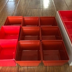 仕切りがたくさんある一段重の画像