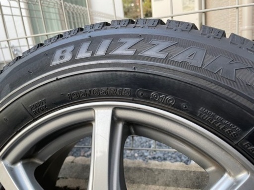 ブリザック　スタッドレスタイヤ　195/65R15