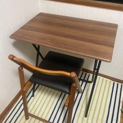 デスクワーク机と椅子のセット