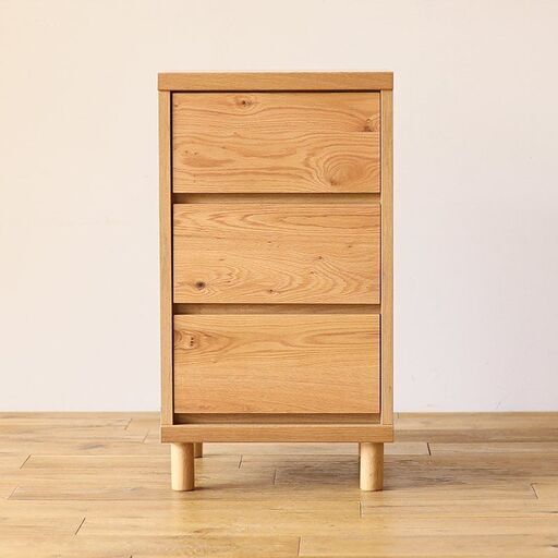 表情豊かなオーク無垢材で、味わいある空間に。 ずっと使いたくなるチェスト