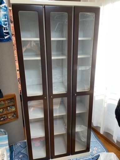 収納家具　3枚ドア