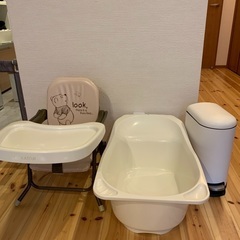 ベビーチェア　ベビーバス　ゴミ箱　出産準備
