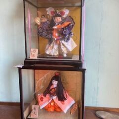 雛飾り７段飾りと雛人形　ガラスケース入の画像