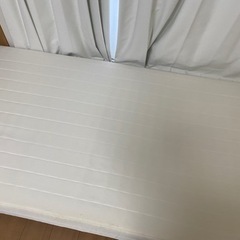 脚付きマットレスの画像