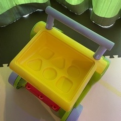 子供おもちゃ　手押し車の画像