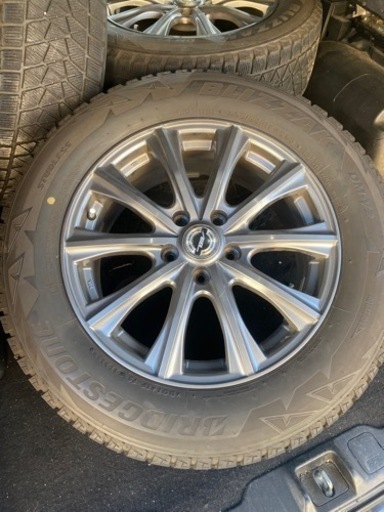 【取引中】スタッドレスタイヤ　225/65R17 cx-5 に使用　傷あり　中古格安