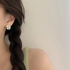 チューリップ　お花　ホワイト　かわいい　イヤリング　no 11-2の画像