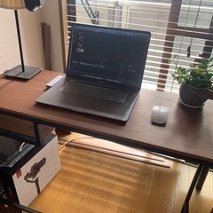 机　パソコンテーブルの画像