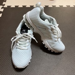 スニーカー　白　23.5㎝