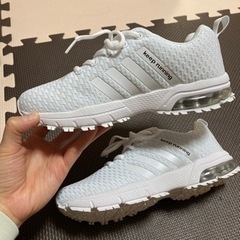 スニーカー　白　23.5㎝の画像