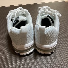 スニーカー　白　23.5㎝の画像