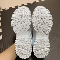 スニーカー　白　23.5㎝の画像