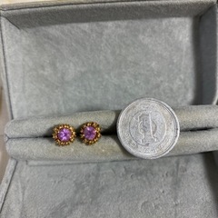 アメジスト（おそらく）のピアスの画像