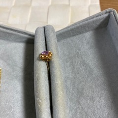 アメジスト（おそらく）のピアスの画像