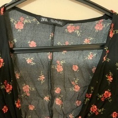 ZARA ブラウス　サイズS 身幅46、着丈52センチの画像