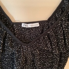 ZARA ザラ　カットソー　サイズM 身幅35、着丈40センチの画像