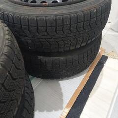 スタッドレスタイヤの画像