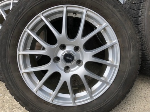 スタッドレスタイヤになります