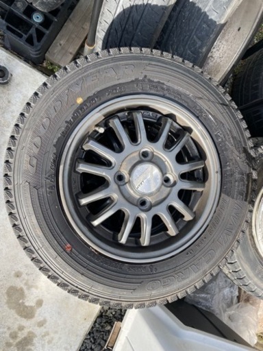 軽バン　軽トラの6プライのグッドイヤーのスタッドレス　４本セット