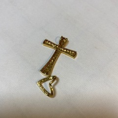 【12月12日まで】クロスとハートモチーフのペンダントトップの画像
